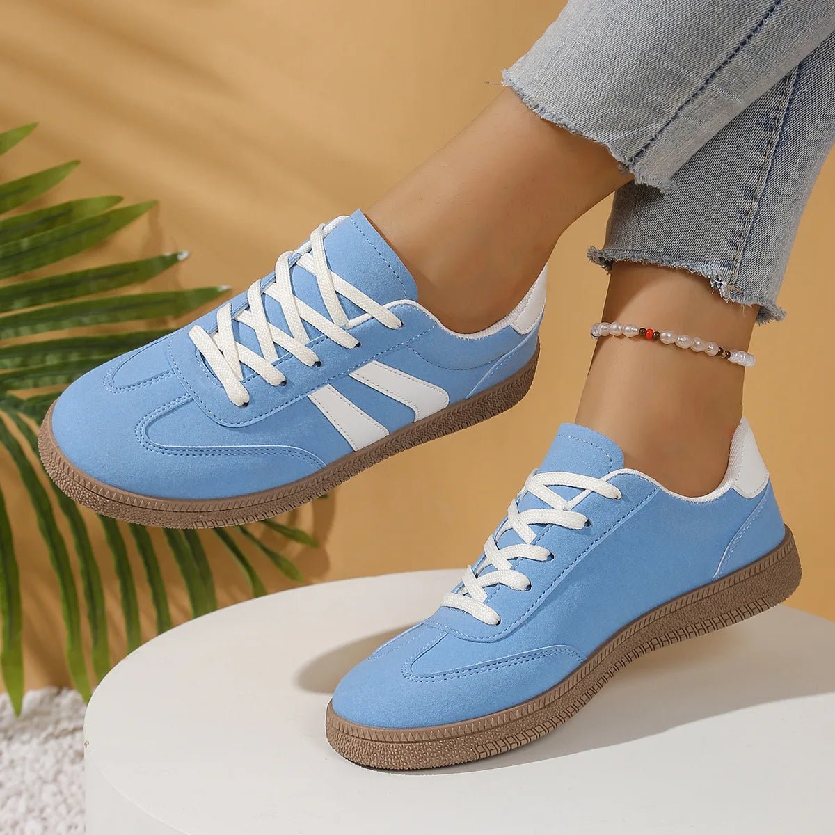 Women's Low-Top Suede Lace-Up Trainers